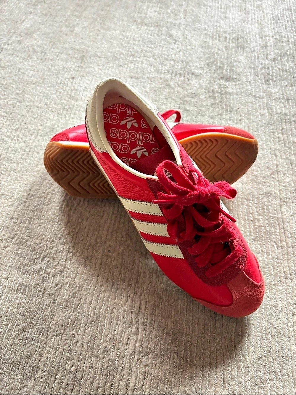 adidas Sneakers Red & White US 8 LIKE NEW